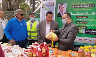 محافظ البحيرة يتفقد 10 سيارات متنقلة محملة بالمواد الغذائية