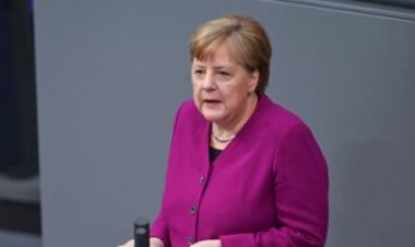 ميركل: أرفض ضم أوكرانيا للناتو وألمانيا تدرس وقف  إمدادات الطاقة من روسيا