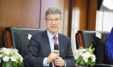 جيفرى ساكس : حياة كريمة نموذج للمشروعات التنموية