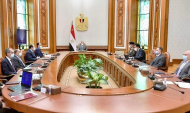 الرئيس يجتمع مع مدبولي ووزير الدفاع ورئيس المخابرات  ووزير الداخلية وعدد من الوزراء