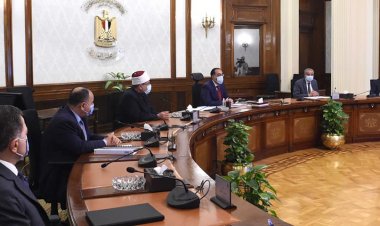 «مدبولي» يؤكد ضرورة التنسيق مع «الغرف التجارية» لإعلان قائمة بالأسعار العادلة