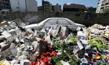 نشطاء: التدخل الإيراني السبب.. لبنان تغرق في أكوام القمامة