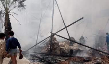 حريق ضخم يلتهم معرض لبيع سلع رمضان بالقناطر الخيرية| صور