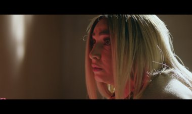 «سيدة المسرح العربي» تبكي الجمهور بمشهد عظيم في الحلقة السابعة من «انحراف»