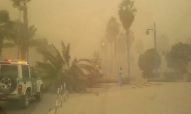 تحذير من أتربة تتسبب في شبه انعدام للرؤية على منطقة الرياض