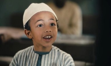 مخرج «راجعين يا هوى» يشيد بطفل «جزيرة غمام» منذر مهران