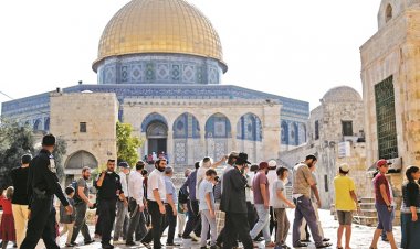 عشرات المستوطنين الإسرائليين يقتحمون المسجد الأقصى المبارك