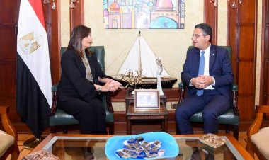 كيف يستخدم المصريون بالخارج خدمات البريد؟.. وزيرة الهجرة تجيب