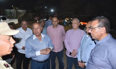 الفريق كامل الوزير يتفقد العمل بمحور شمال الأقصر