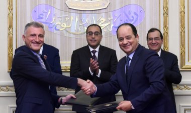 مدبولي يشهد توقيع اتفاق في مجال الغاز الطبيعي وتصديره بين "إيجاس" المصرية و"إيني" الإيطالية