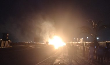 بالصور.. نشوب حريق بماسورة غاز أسفل كوبرى ألماظة بمصر الجديدة