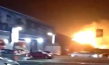 الدفع بـ5 سيارات إطفاء لإخماد حريق ماسورة غاز أسفل كوبرى ألماظة