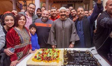 أحمد مكي يحتفل بانتهاء تصوير «الكبير أوي 6»