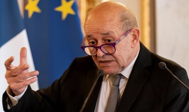 فرنسا تعلن نقل سفارتها في أوكرانيا إلى العاصمة «كييف»