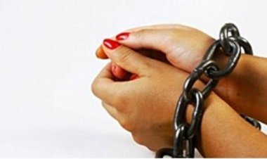 ضبط السيدة المتهمة بالتعدي على فتاة لعدم ارتدائها الحجاب بمصر القديمة