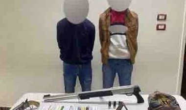 القبض على شخصين بتهم  قتل ومخدرات وبحوزتهم أسلحة بالشرقية