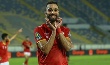 عمرو السولية يتقدم للأهلي أمام الرجاء المغربي