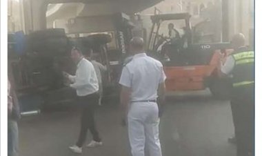 رفع آثار حادث انقلاب «تانك مياه» أعلى محور صفط اللبن