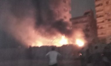 بالصور.. حريق هائل بجوار مول تجارى شهير بمدينة نصر والدفع بـ10 سيارات لإخماده