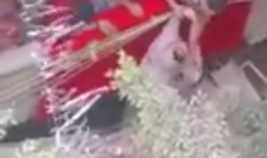 «أبوها مكانه السجن».. هاشتاج يجتاح السوشيال ميديا بعد محاولة أب إلقاء ابنته من البلكونة