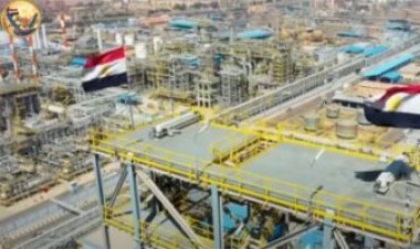 الرئيس السيسي يشاهد فيلم «أرض الخير» بمؤتمر بدء موسم حصاد القمح في توشكى