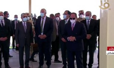 الرئيس السيسي يستمع لشرح تفصيلي عن معدات حصاد القمح في توشكى