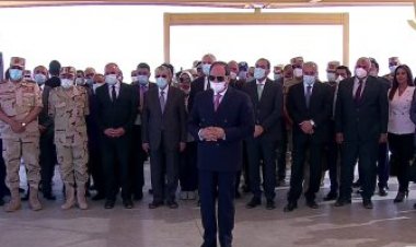 الرئيس السيسي يشاهد شرح المشروعات الزراعية بالفرافرة وتوشكى وشرق العوينات