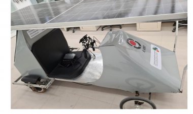 طلاب بالجامعة اليابانية يصنعون سيارة كهربائية تعمل  بالطاقة الشمسية 