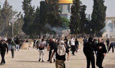 قوات الاحتلال الإسرائيلي تقتحم الحرم القدسى.. والاشتباكات تتجدد