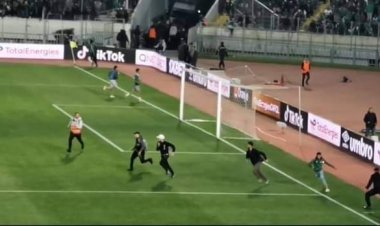 مباراة الأهلي والرجاء المغربي مهددة بالإلغاء بسبب الجمهور