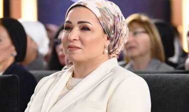 السيدة انتصار السيسي تنعي وفاة الأشقاء الثلاثة بمحافظة دمياط وتعزي والدتهم