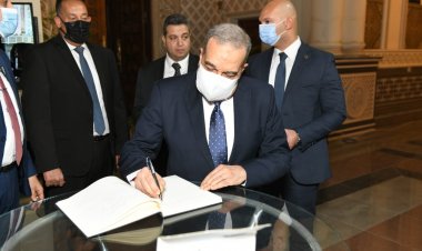 وزير الإنتاج الحربي يهنئ البابا تواضروس الثاني بعيد القيامة المجيد