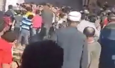 21 ثانية  ترصد محاولة شاب خطف طفل في نهار رمضان  و الأهالي يلقنوا علقة موت