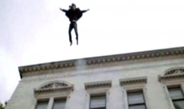 طالبة  تنهى حياتها  قفزا من  فوق أحد العمارات  بالدقي 