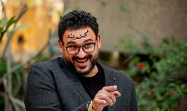 أكرم حسني ينتهي من تصوير «مكتوب عليا» ويحتفل مع أبطال العمل