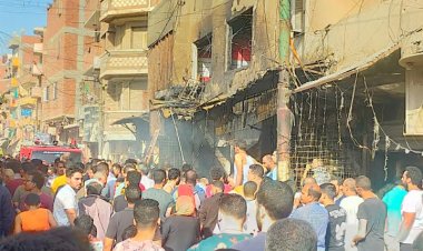 نشوب حريق هائل بمحلات تجارية أسفل عقار مكون من 5 طوابق بشبين القناطر (صور)