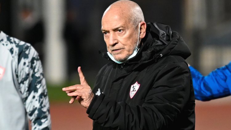 فيريرا يجتمع مع طبيب الزمالك قبل مواجهة الأهلي