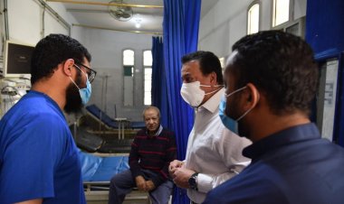 في زيارة مفاجئة لـ4 مستشفيات بمحافظات .. خالد عبد الغفار يكافئ المدير والعاملين بمستشفى ناصر