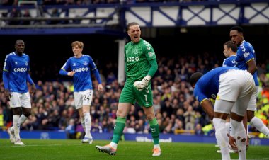 إيفرتون يفوز على تشيلسي ويحافظ على فرصه بالبقاء في البريميرليج