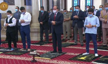 أبناء الشهداء يؤدون صلاة عيد الفطر المبارك بجوار الرئيس السيسي