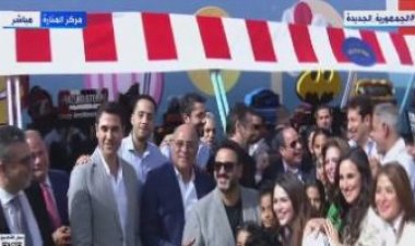 الرئيس السيسي في صورة جماعية مع أبطال «مسلسل الاختيار»  و«العائدون»