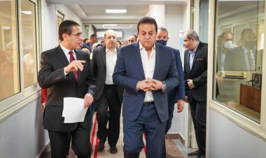 خالد عبدالغفار يتفقد مبنى الرعاية الحرجة لمتابعة العمل في المشروع القومي للرعايات والحضانات والطوارئ