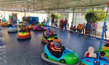 فرحة المواطنين بعيد الفطر المبارك بالشوارع والحدائق والمتنزهات في البحيرة