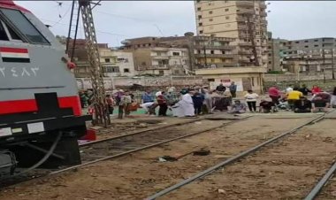 «الداخلية» تكشف ملابسات أداء صلاة العيد على شريط السكة الحديد أثناء مرور قطار بالدقهلية