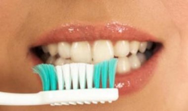 لتبييض الأسنان في دقائق معدودة.. نقدم لك 3 طرق بسيطة