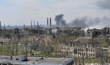 المسلحون الأوكرانيون في مصنع «آزوفستال» يعرضون مبادلة المدنيين بالطعام والدواء