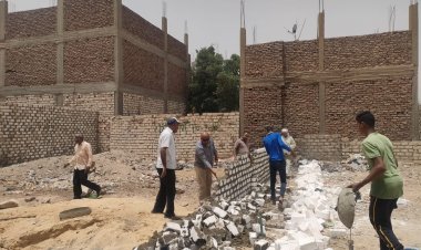 حملة مكبرة لإزالة مخالفات البناء بمنطقة المطار في الأقصر