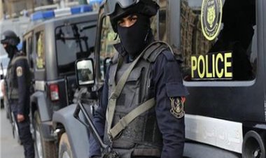 يملك حقيبة نقود نتيجة أعمال التسول.. ضبط شخص لاستجدائه المارة