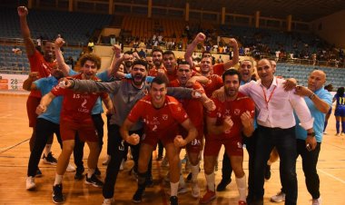 الأهلي يتوج بالسوبر الإفريقي لكرة اليد ويتأهل لكأس العالم للأندية بعد الفوز على الزمالك