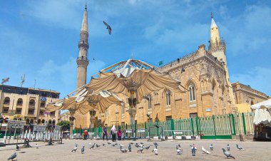 الحكومة تنفي إسناد إدارة مسجد الحسين لجهة خاصة